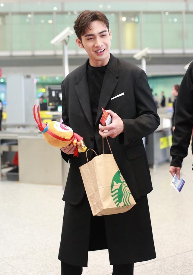 王鹤棣|张彬彬，王鹤棣“情敌”见面，分外眼红！意外受伤，只能怪策划！