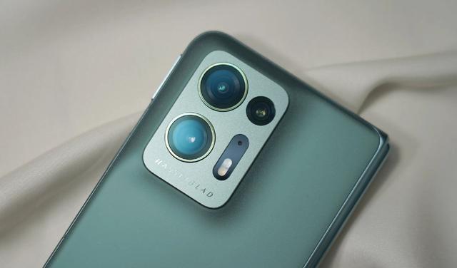 一加科技|曾首销拿下双冠军!E6双屏+哈苏影像,售价7999元仍供不应求