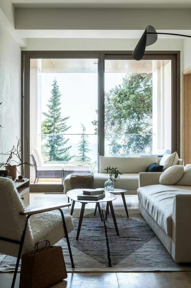 88㎡日式与北欧结合公寓,温柔米色调、植物营造清新自然之感