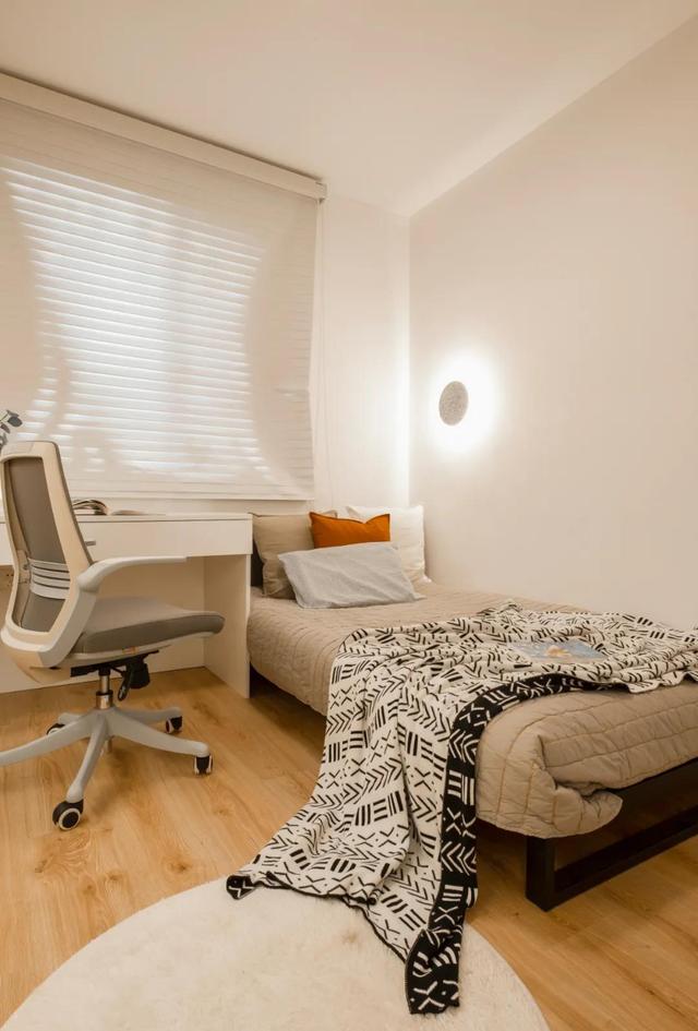 50㎡一字户型,逆袭两居室,独立厨房+办公区+浴缸全都有,真赞!