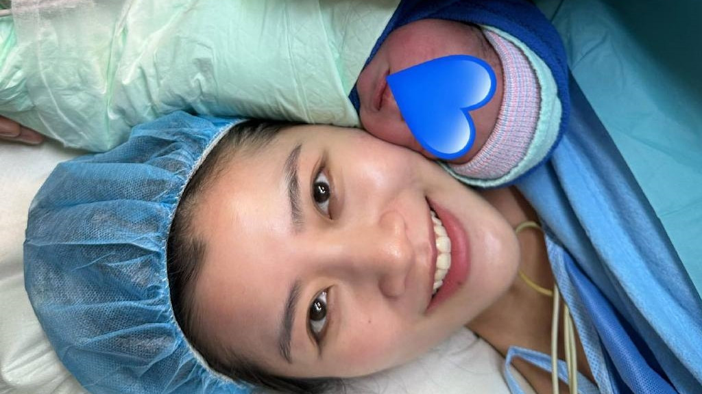 刘德华|刘德华小姨子首晒产房照，素颜出镜恢复超好，与老公甜蜜互视