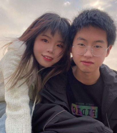 春晚|孙卓亲笔信荣登春晚，为家族争光，原本是好事但孙妈妈却很担忧