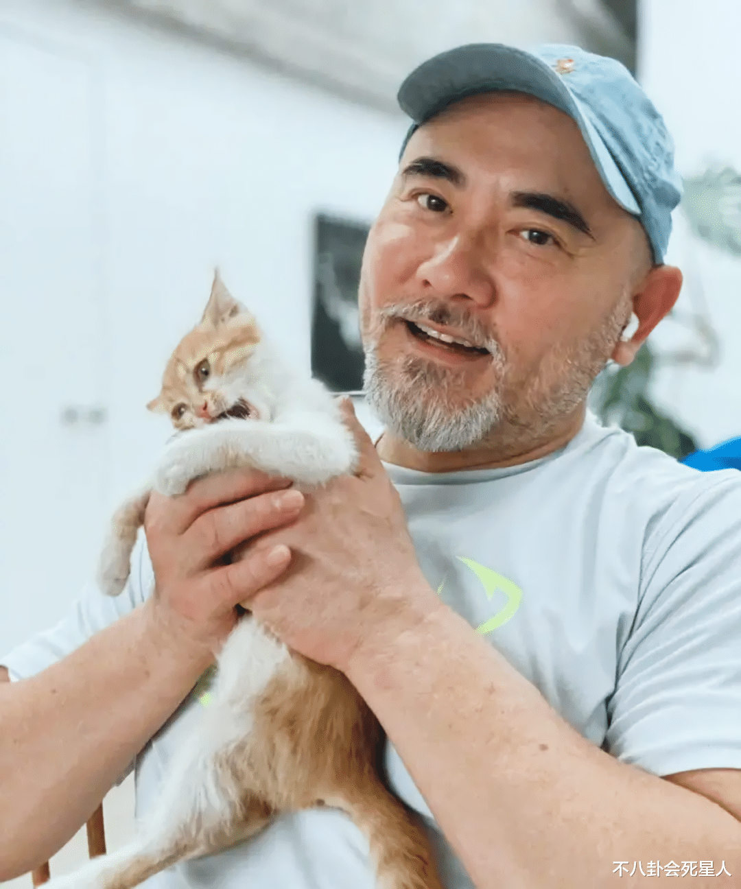 男神|男神老了！22位昔日男神白发照，李亚鹏秃顶，梁朝伟老得最自然