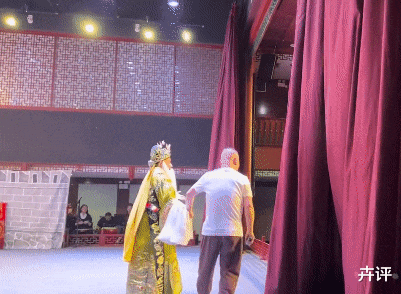 郭德纲|“王梦婷事件”一个月,郭德纲空降麒麟剧社:这个男人,真的老了