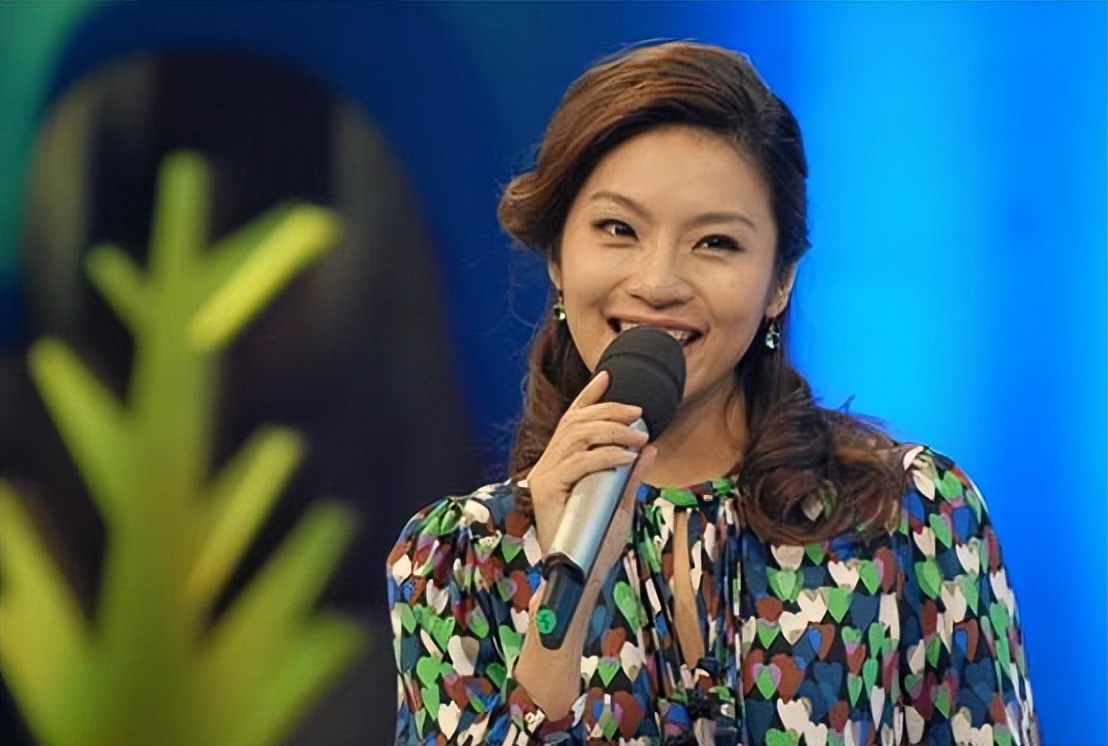 孟盛楠|央视美女主持孟盛楠：风光背后有艰辛，婚恋成父母的心病