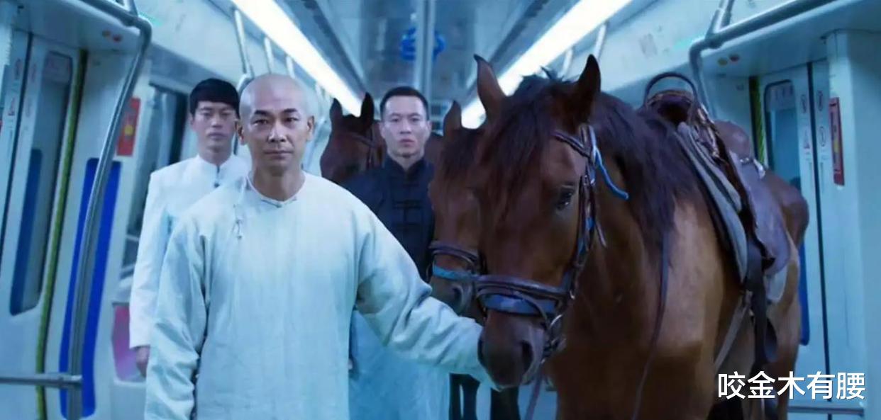 赵文卓|50岁赵文卓“长城踢刀”火了!网友纷纷喊话:少秀花活,多拍佳作