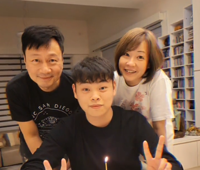 苑琼丹|知名港星广州大排档聚会，黎耀祥苑琼丹神采奕奕，路边唱歌无人识