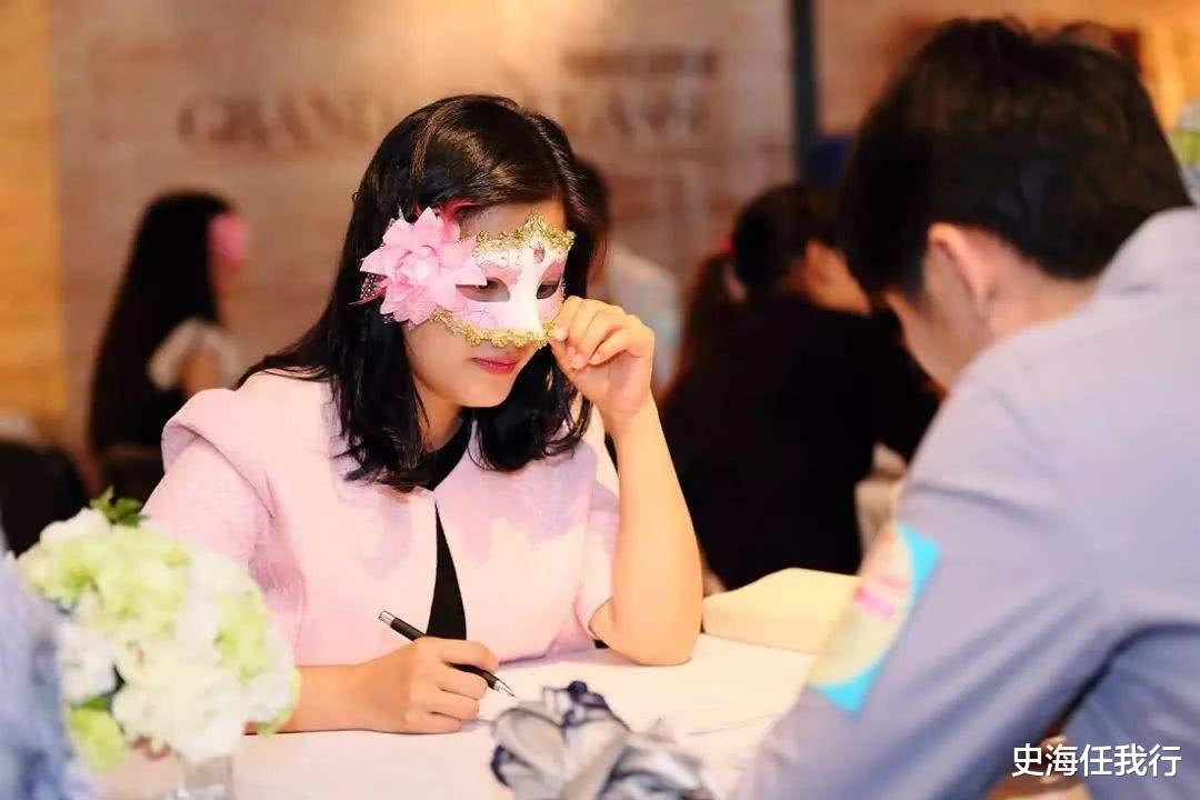 |2019年，江苏一饭店女老板拿铁棍教育闺女被刑拘：她30岁还没嫁人