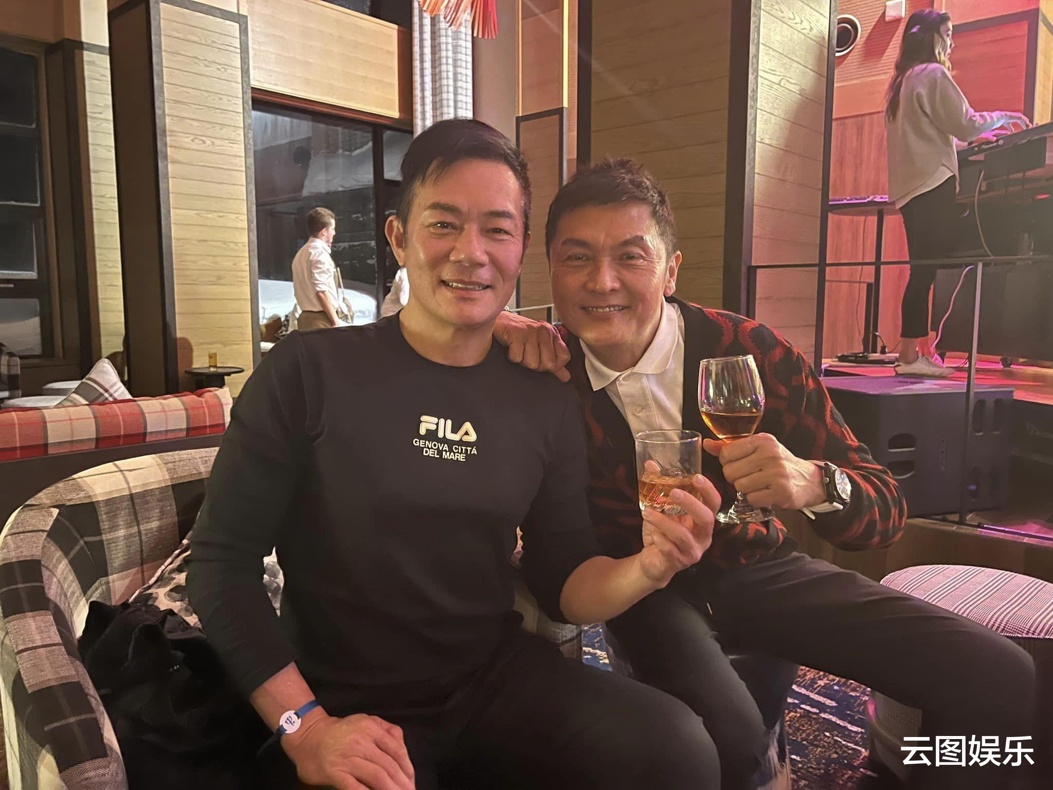 关礼杰|关礼杰张兆辉结伴到日本庆生!喝到脸红太尽兴,相识超40年感情好