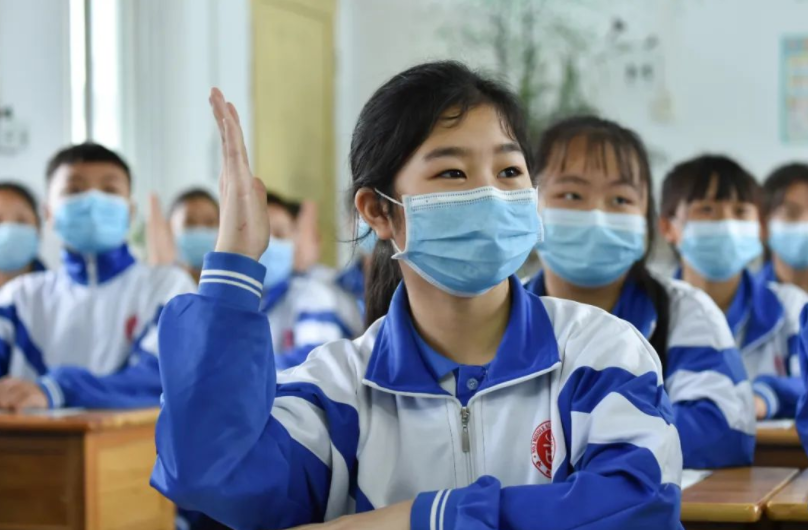 网传南昌14岁女学生遭霸凌,疑似被逼喝下尿液,家长表示绝不私了