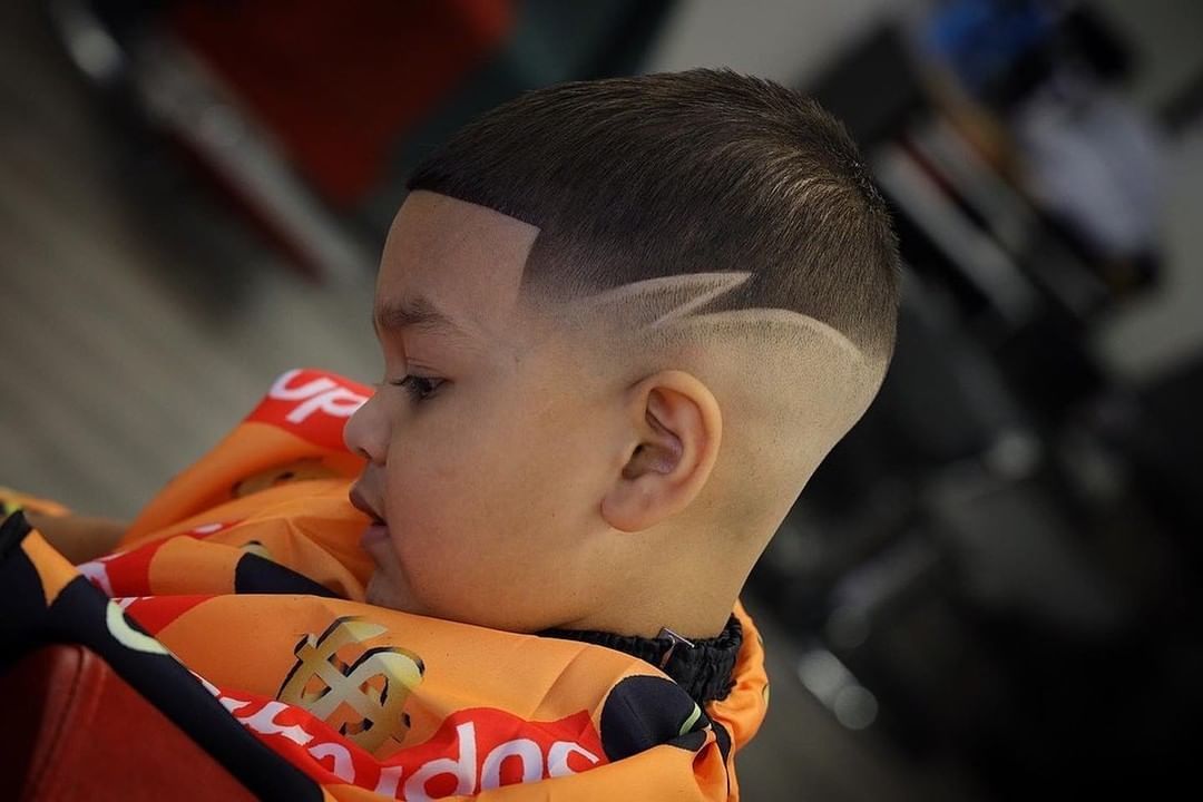 女孩|别总剪锅盖头了,小男孩发型这样剪,百变时尚帅帅的