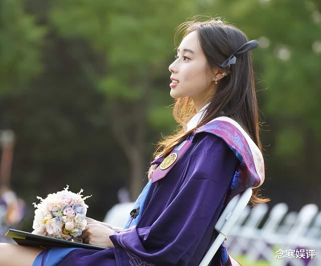 何超欣|23岁何超欣清华研究生毕业,此前已获麻省理工双学位,遭网友质疑