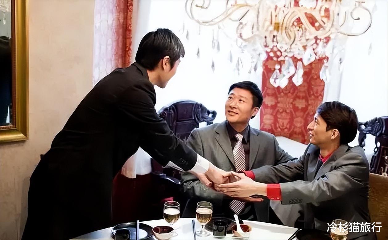 |职场喝酒,领导说“你辛苦了”,千万别乱回,牢记这3句“行话”