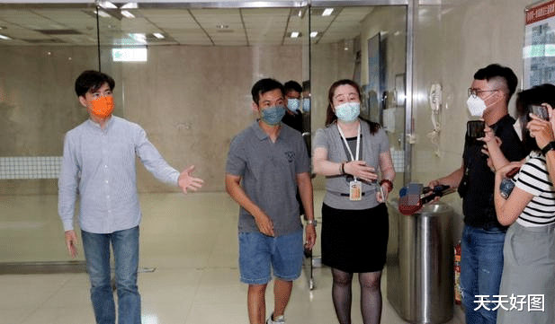 关晓彤|林志颖撞车着火，更多细节被曝光，没系安全带或“毁容”主要原因