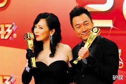 邓萃雯|因「不伦恋」被全港封杀，流氓大亨为她当街下跪：第一恶女终于回来了！