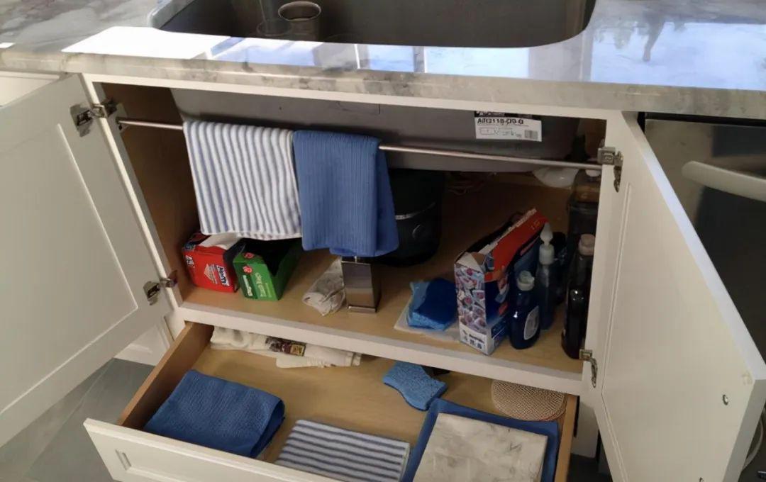 装厨房,选好板材和台面不够,往往大部分人漏了一处细节:水槽柜