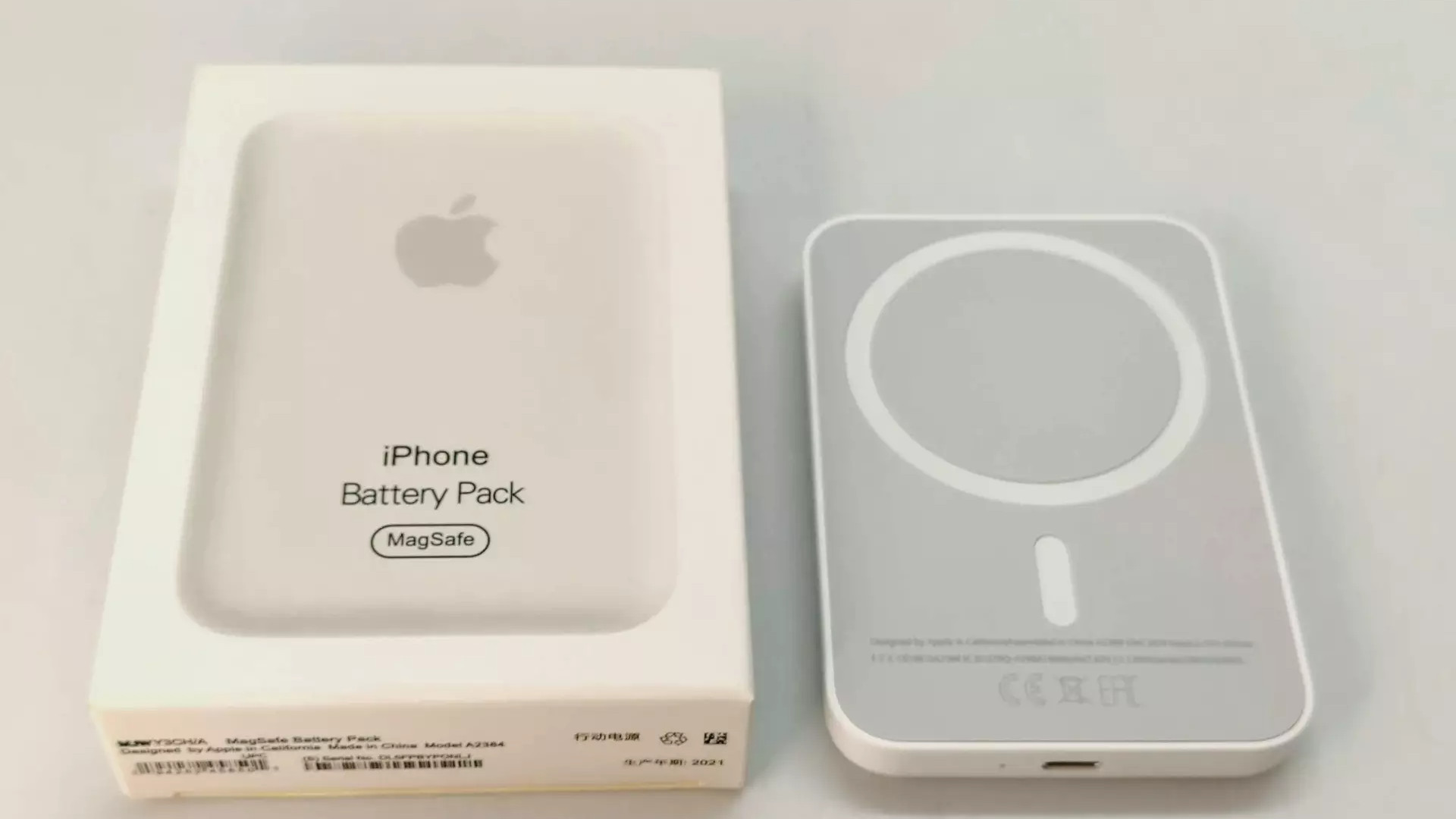 小米科技|是便捷还是倒退？苹果 iPhone 用无线充电宝，到底合不合适？