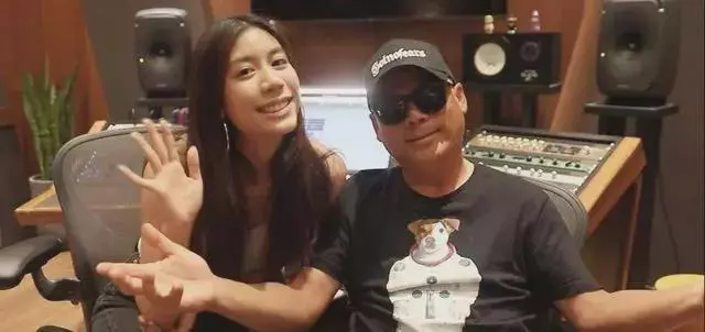 巫启贤|巫启贤女儿遭容貌攻击：太黑不漂亮男人扮女人