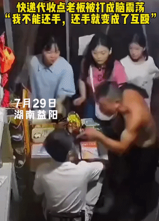 湖南暴力伤人案真相曝光,那个不还手的男人,让全网破防