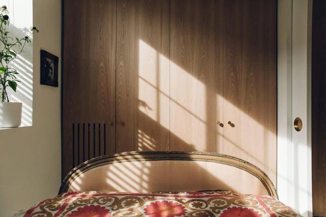 一对英国情侣46㎡的家,格局独特一室怀旧原木风,收纳整齐很温馨