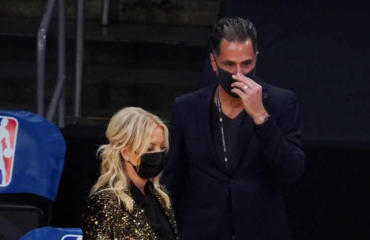 Woj:湖人不必着急送首轮,除非换全明星,球迷:湖人不缺全明星