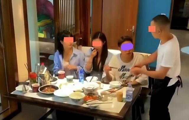 回顾:相亲对象请客,女子带弟弟妹妹去蹭吃喝,男子不结账就离开