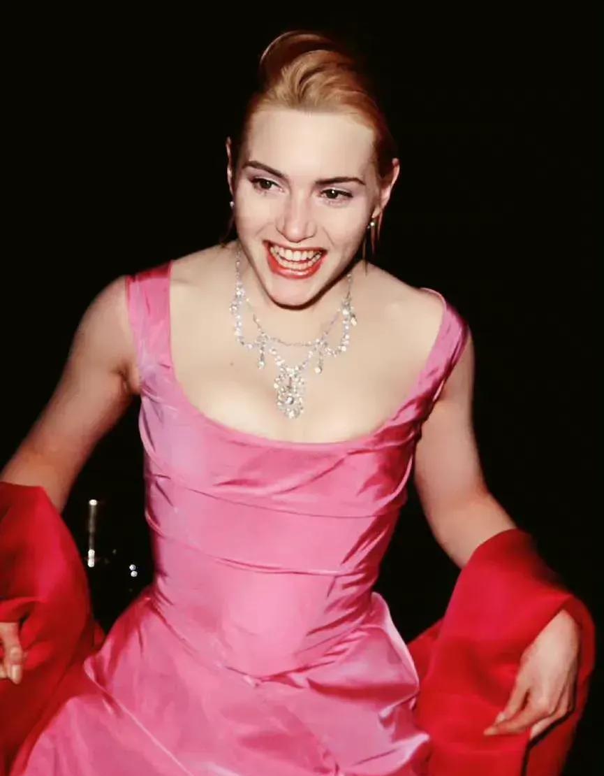 晚礼服|这一身粉红晚礼服，惊艳全场