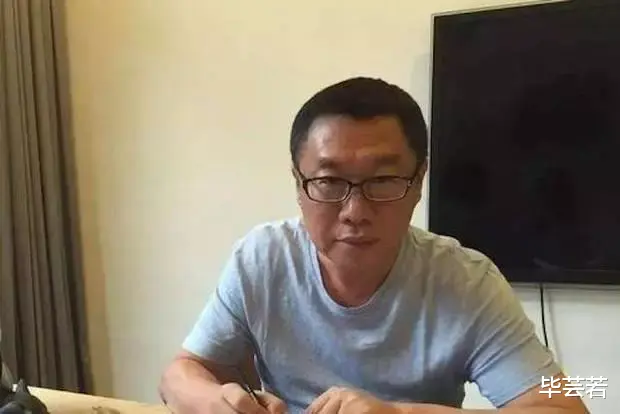 因不满银行柜员嘲讽,张小波一怒之下取走存款,银行行长上门道歉