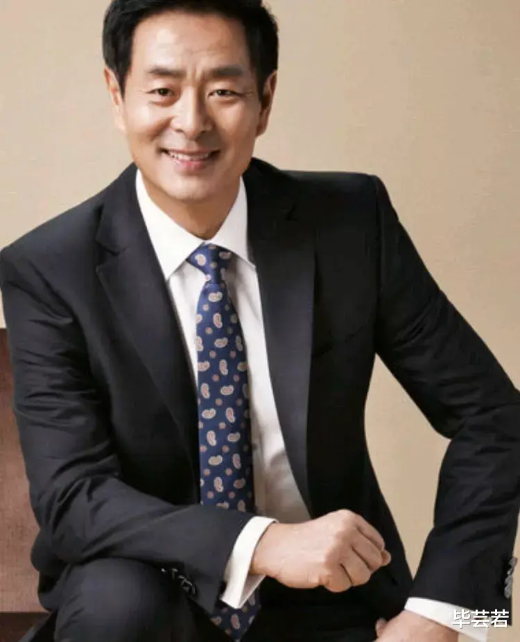 吕丽萍|被吕丽萍夸赞演技,濮存昕一个月后发文,爱国是底线!