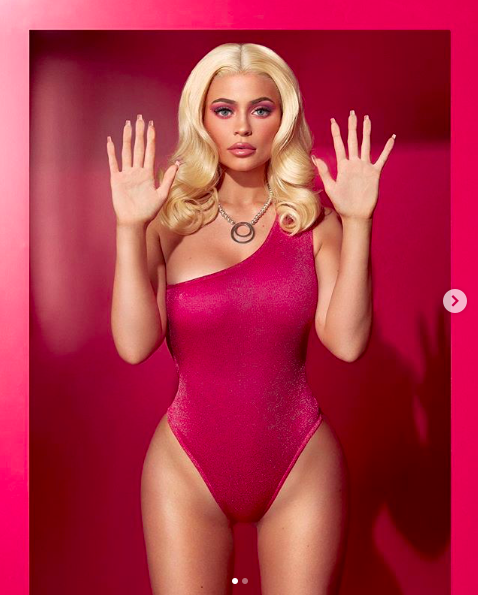 补水 僵脸丰唇尹恩惠急甩20斤消失5年复出被群嘲,她换了一只唇膏而已