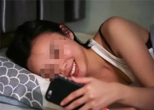 回顾：一多情女子约网友开房，过程中丈夫打来电话，手误按了接听