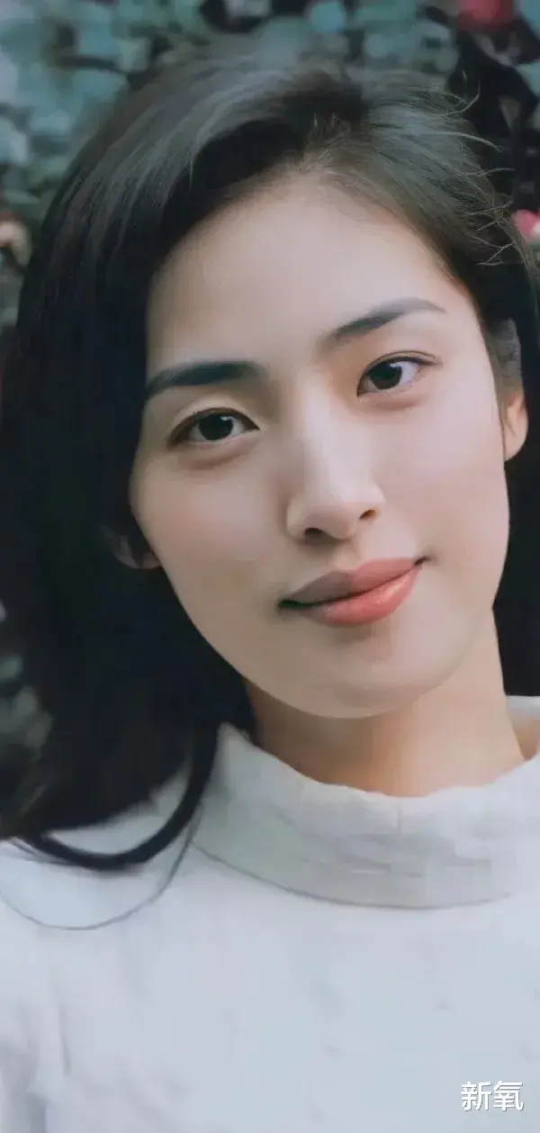 玻尿酸 她因为天生厚唇被霸凌？