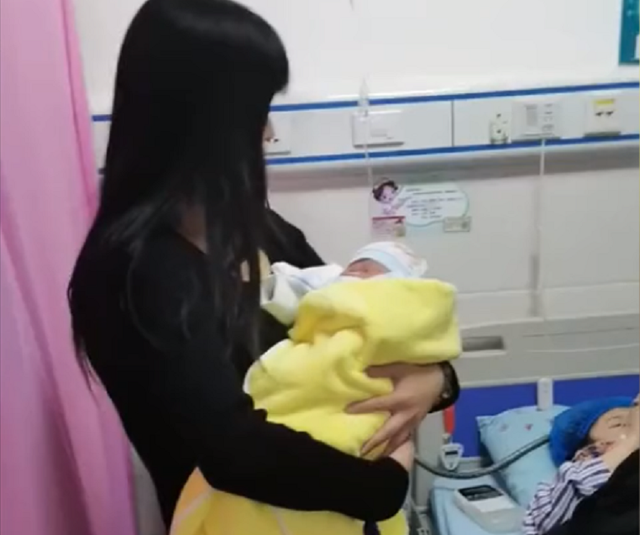 36岁女子荣升奶奶,神仙颜值曝光后,网友羡慕:同龄人还在生二胎