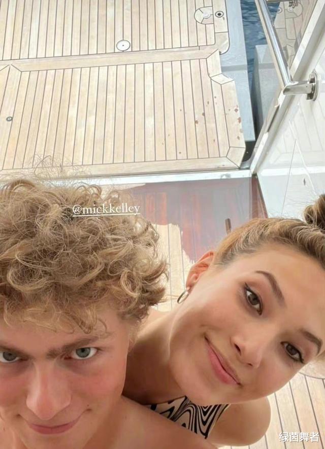 杨采钰|谷爱凌深夜发动态！3字回击网络恶评，与金发帅哥亲密合影，神似情侣！