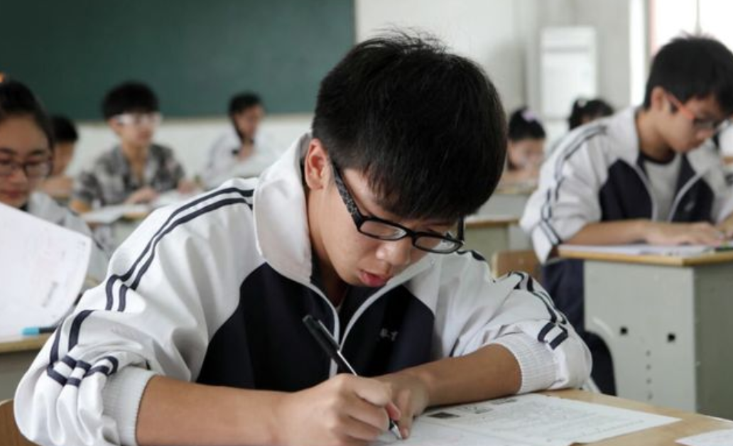 职业教育|“取消职校普及高中”呼声高涨，教育部正式回应，家长们望眼欲穿