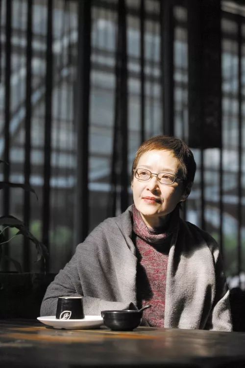 霍震霆|“台湾第一美人”结婚仅3个月被“抛弃”，丈夫：“美人便秘，与常人无异”