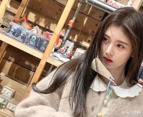 鞠婧祎|鞠婧祎泰国游疑似被骚扰!胡子猛男隐晦下手,小鞠忙拉同伴躲藏