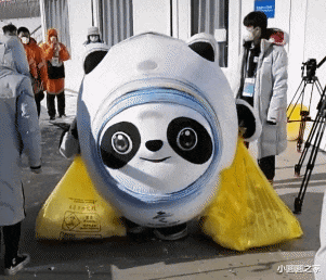 苏翊鸣|苏翊鸣18岁生日:雪场上饮尽风霜,饭桌上饮酒达咩