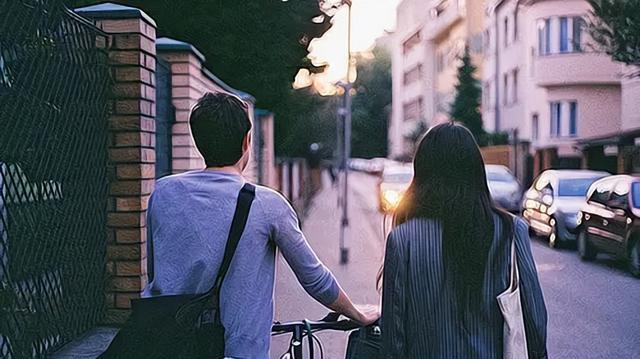 纪实:车子不停晃动,小伙上前细看,竟是妻子和陌生男子在车内