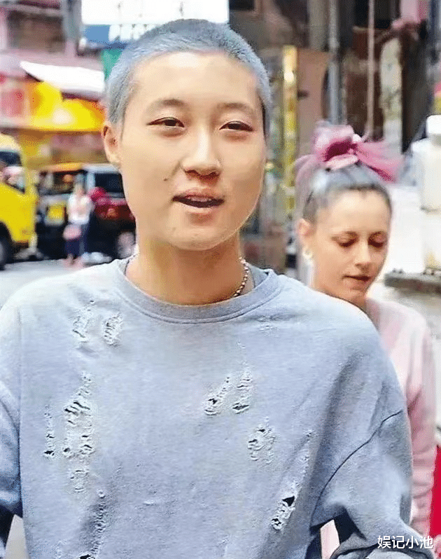 成龙|一天六个瓜：刘德华卷入风波，成龙陷入争议，网红被出轨跳江身亡