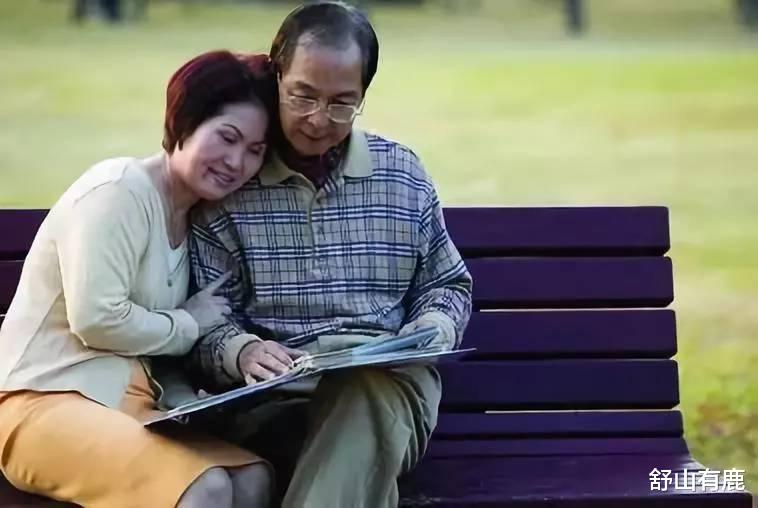 人与人|逐渐老去的70后，正面临这5种“中年内耗”，熬过了才能苦去福来
