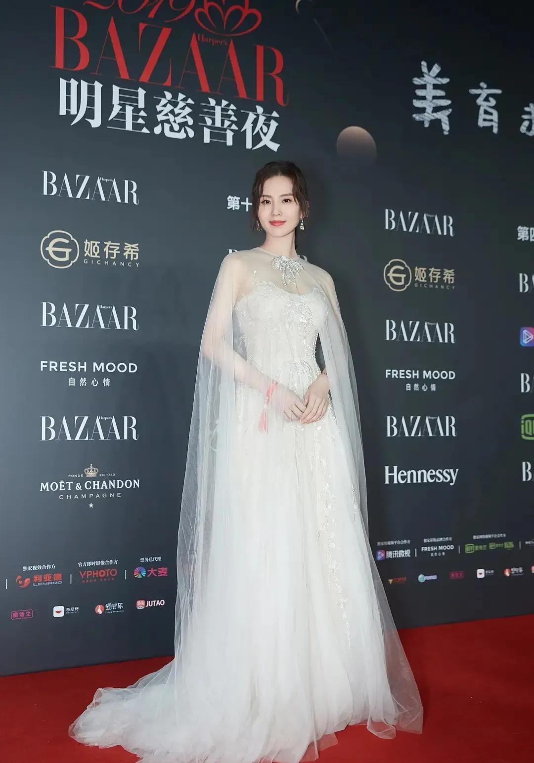 蒋梦婕|刘诗诗素雅扮相高级感十足，像极了仙女下凡