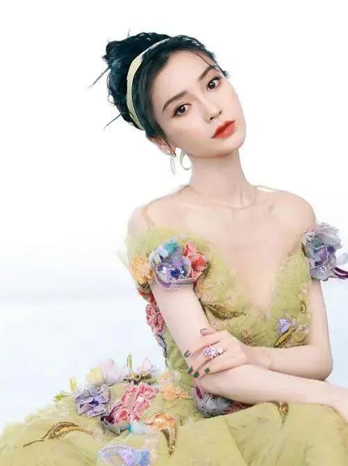 Angelababy|11位女星身材，杨颖苗条，鞠婧祎娇小