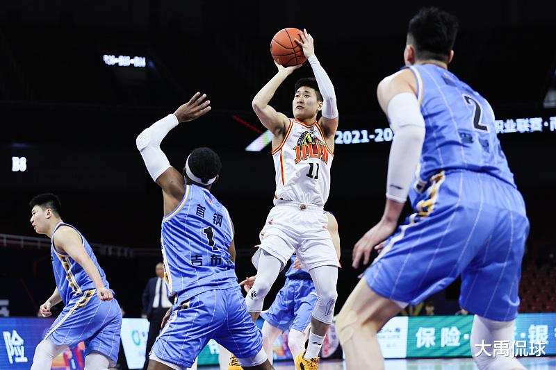 秦晓雯|CBA三名球员有望获得秦晓雯递来的大合约