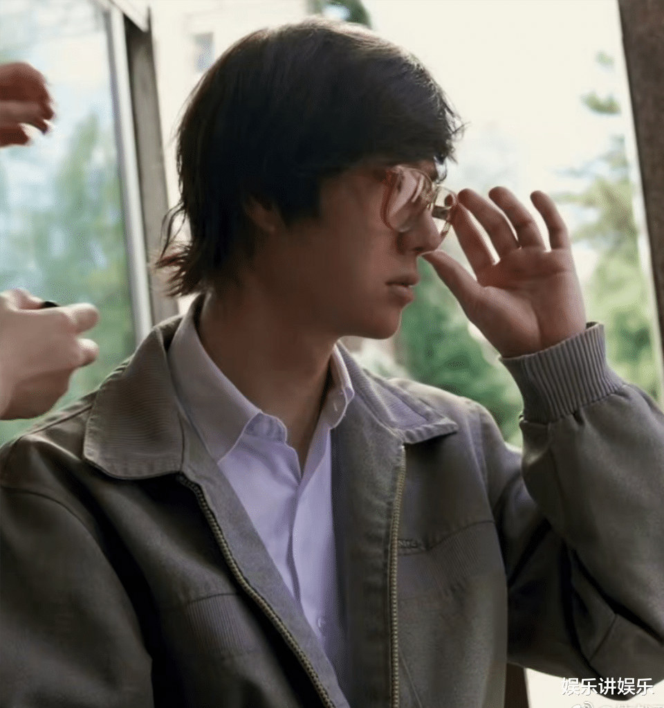 王一博|《我的朋友》开播，十分钟超万人观看，王一博演员的塑造性太强！