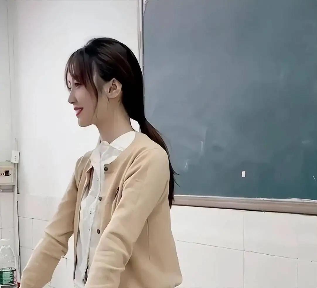 明星素颜|女老师下班后“换妆”,从素颜到气质拉满,回应网友热议显情商