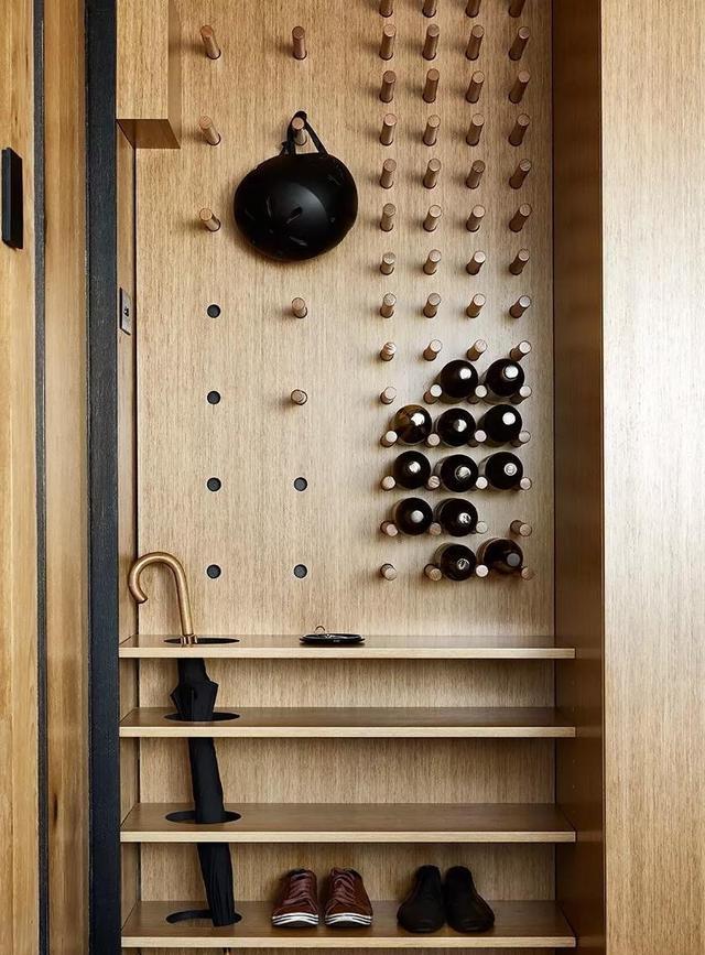 一直低估了洞洞板的能力,移动+收纳,安装在窗户墙上有窗帘效果