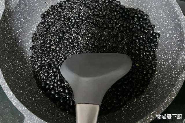 黑豆|入冬后,这3种黑色食物是绝配,建议每天吃1点,轻松过冬精力足