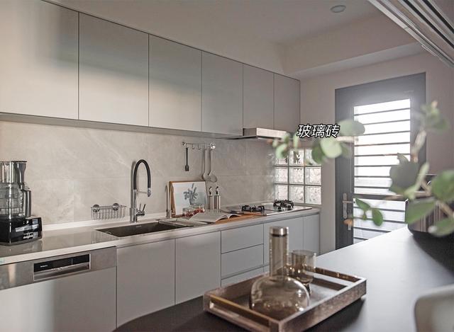 大地色系才是装修的新风向标，看看这家的设计，经典不易过时！