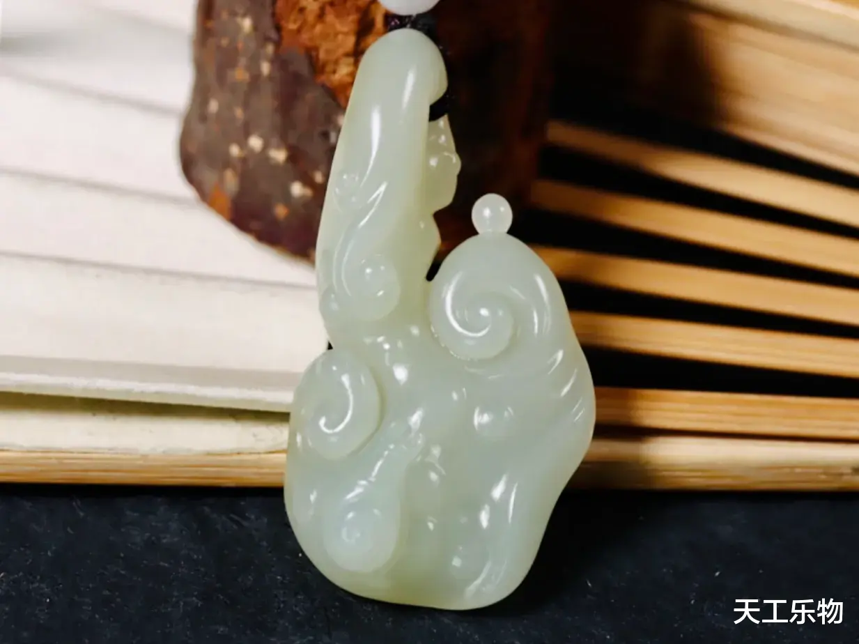 |最接近羊脂的老熟料！和田玉“荔枝肉”！